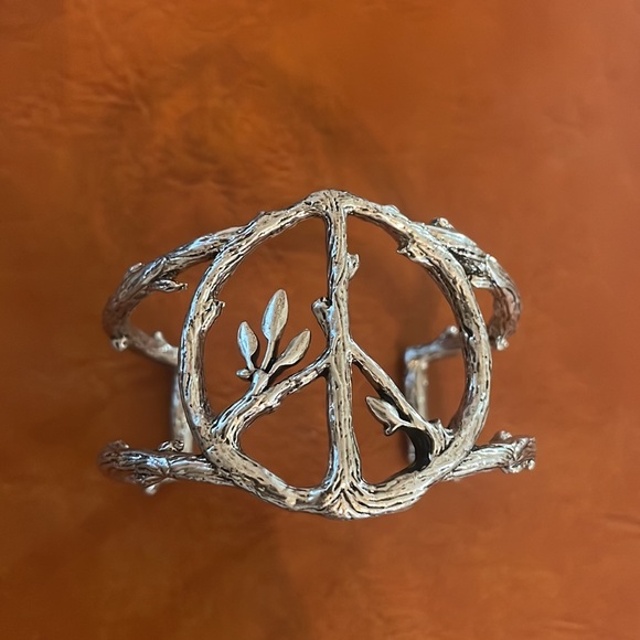 Peace sign cuff bracelet - Picture 2 of 4